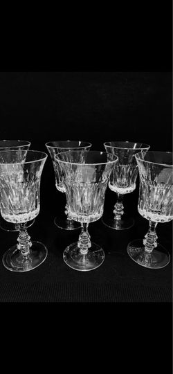 Gorham Crystal De Medici Pattern Set of 6 Crystal Water Goblets 7.25” .Elegant clear crystal wine glasses with a faceted bowl and decorative stem. Per