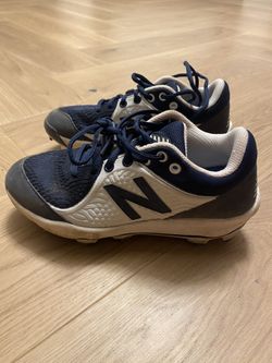 New balance Plastic cleats Size 5.5