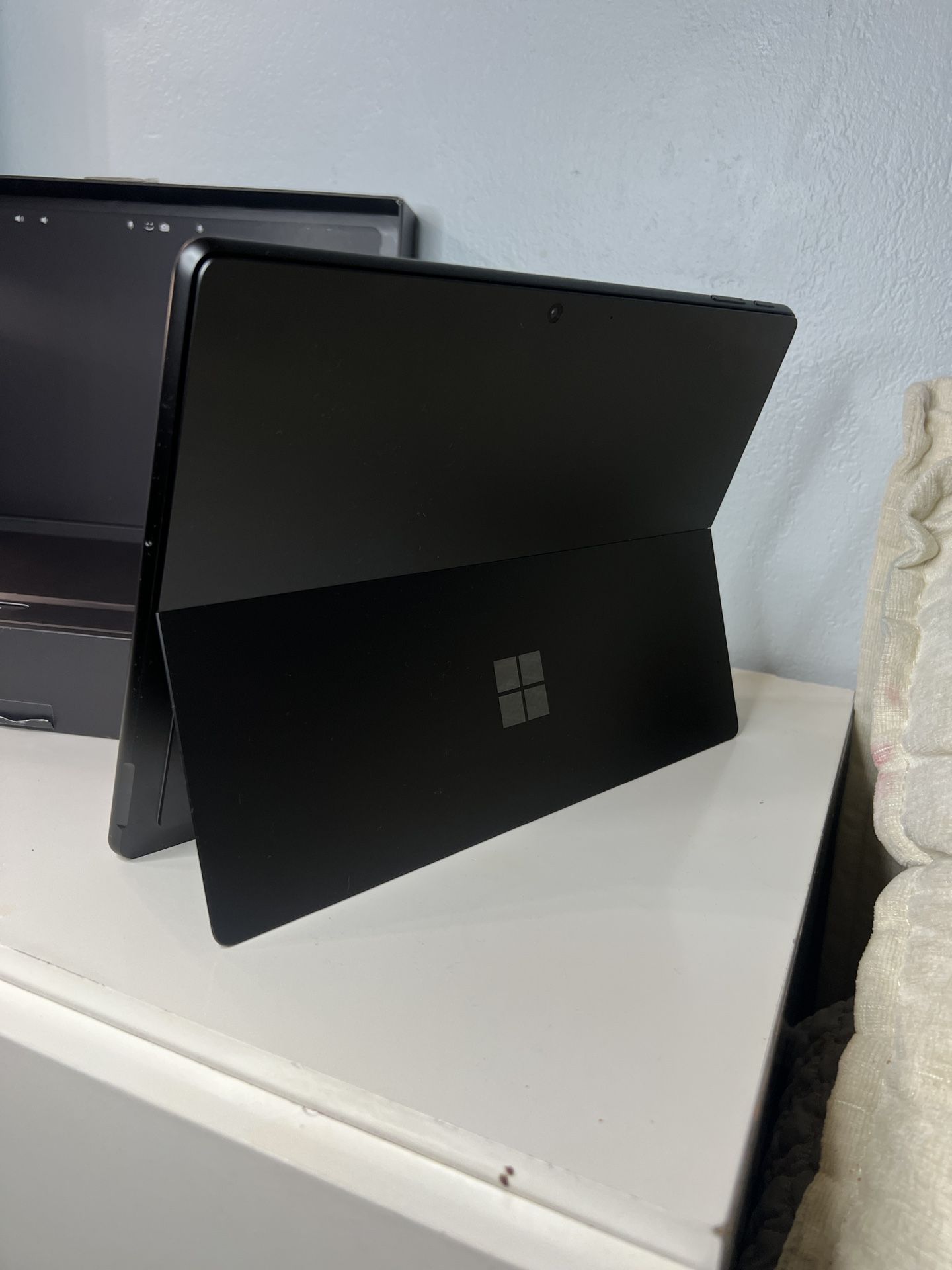 Microsoft surface pro 16gb. go ram. Gt ram. 512gb