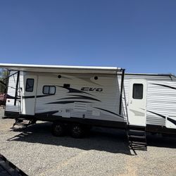 2017 EVO BY FOREST RIVER MODEL T2460 ONE OWNER 
