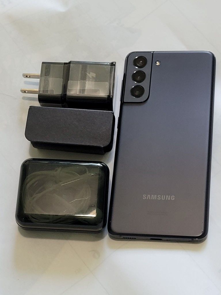 Samsung Galaxy S21, Factory Unlocked, Excellent Condition. Like New