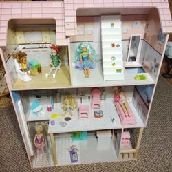 Barbie Doll House With Lots Of Accessories 