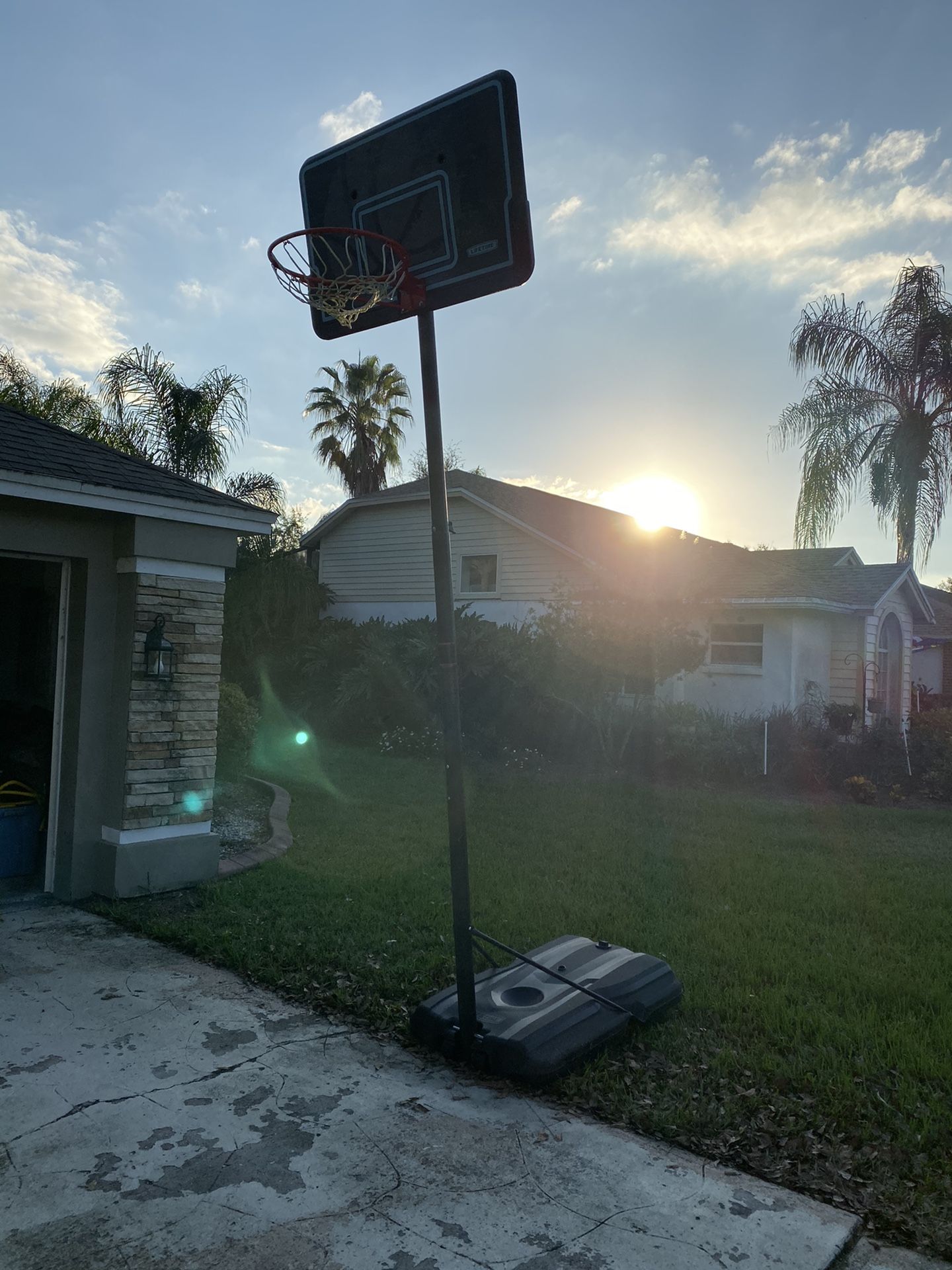 Lifetime 10ft adjustable basketball hoop