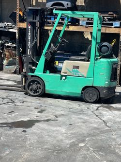 Mitsubishi 5000 lbs triple stage sideshift