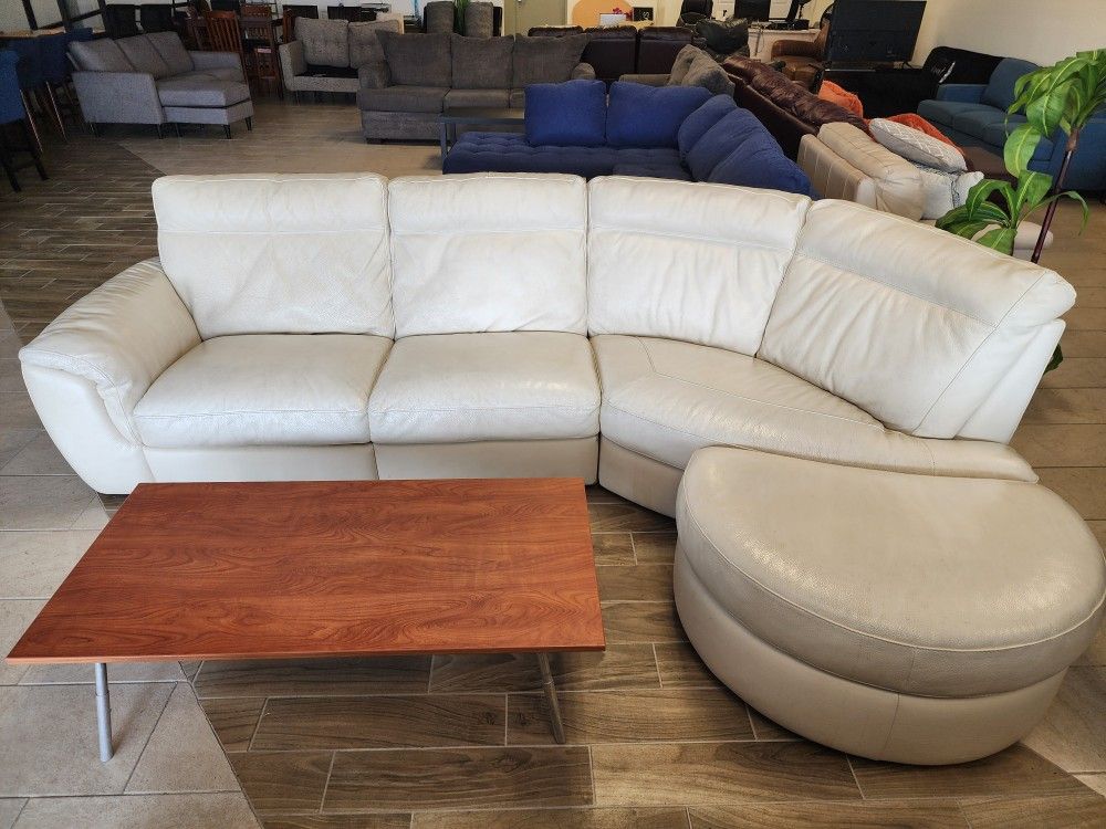 Sectional Couch With Wide Lounge Seat 