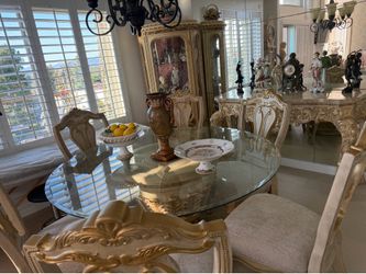 Dinnig table with 4 Chaires $550