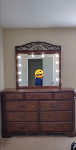 Bedroom king size 5 pieces