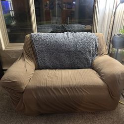 FREE Loveseat With Pullout Couch - Must Pick Up 