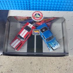 100 % HOTWHEELS 1965 & 1967 FORD MUSTANG 2 CAR SET 1/64 w DISPLAY CASE 