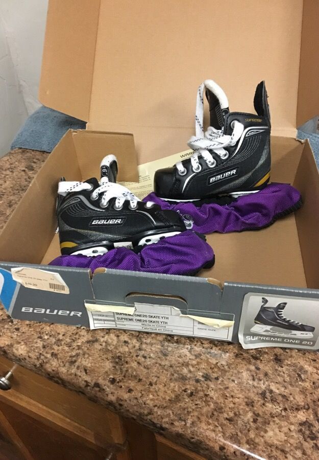 Youth Bauer Hockey skates New