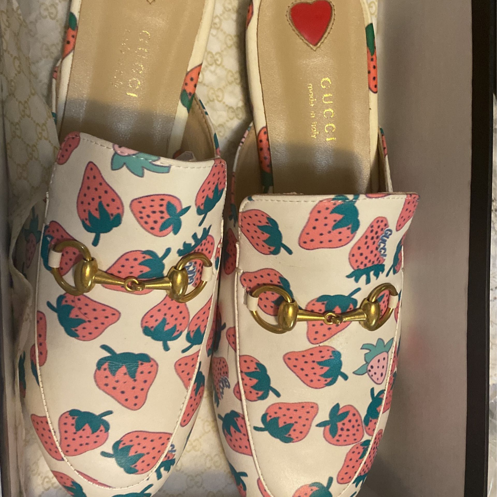 Strawberry Gucci Mules, Mens  Size 9 . With Box and Dust bag