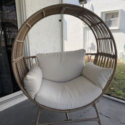 Outdoor patio chair