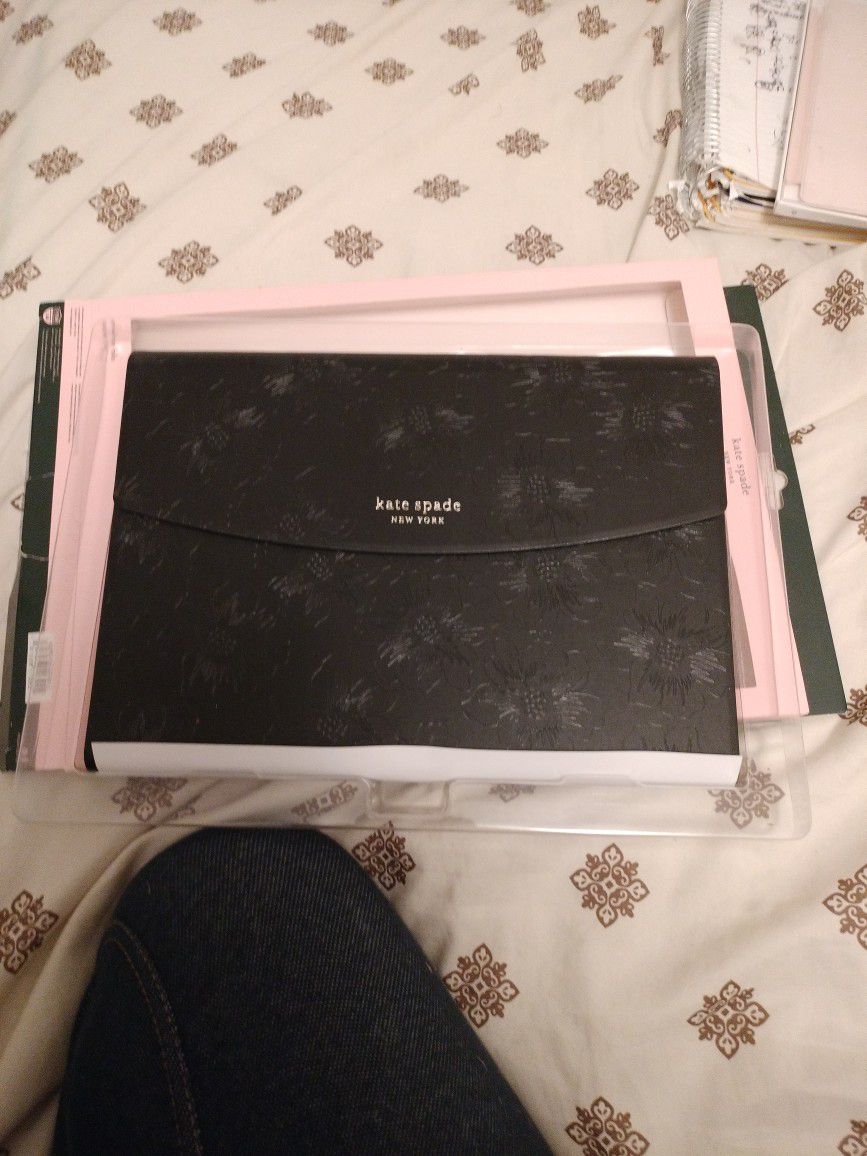 New iPad Case By Kate Spade for Sale in Albuquerque, NM - OfferUp