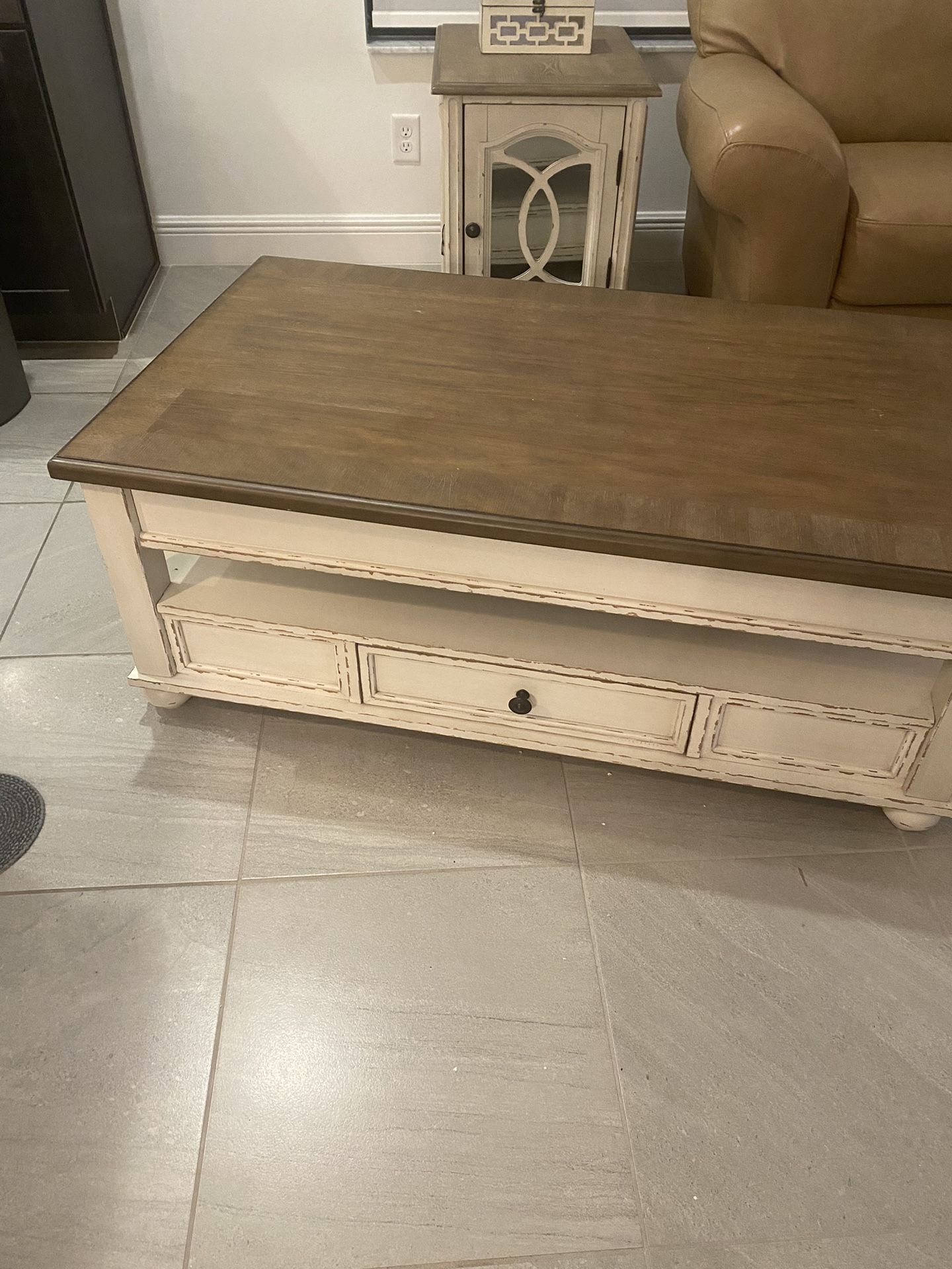 Distressed farmhouse lifttop coffee table & matching end table for