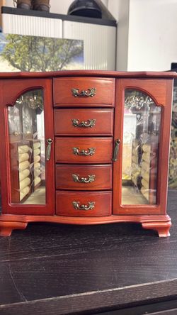 Jewelry box