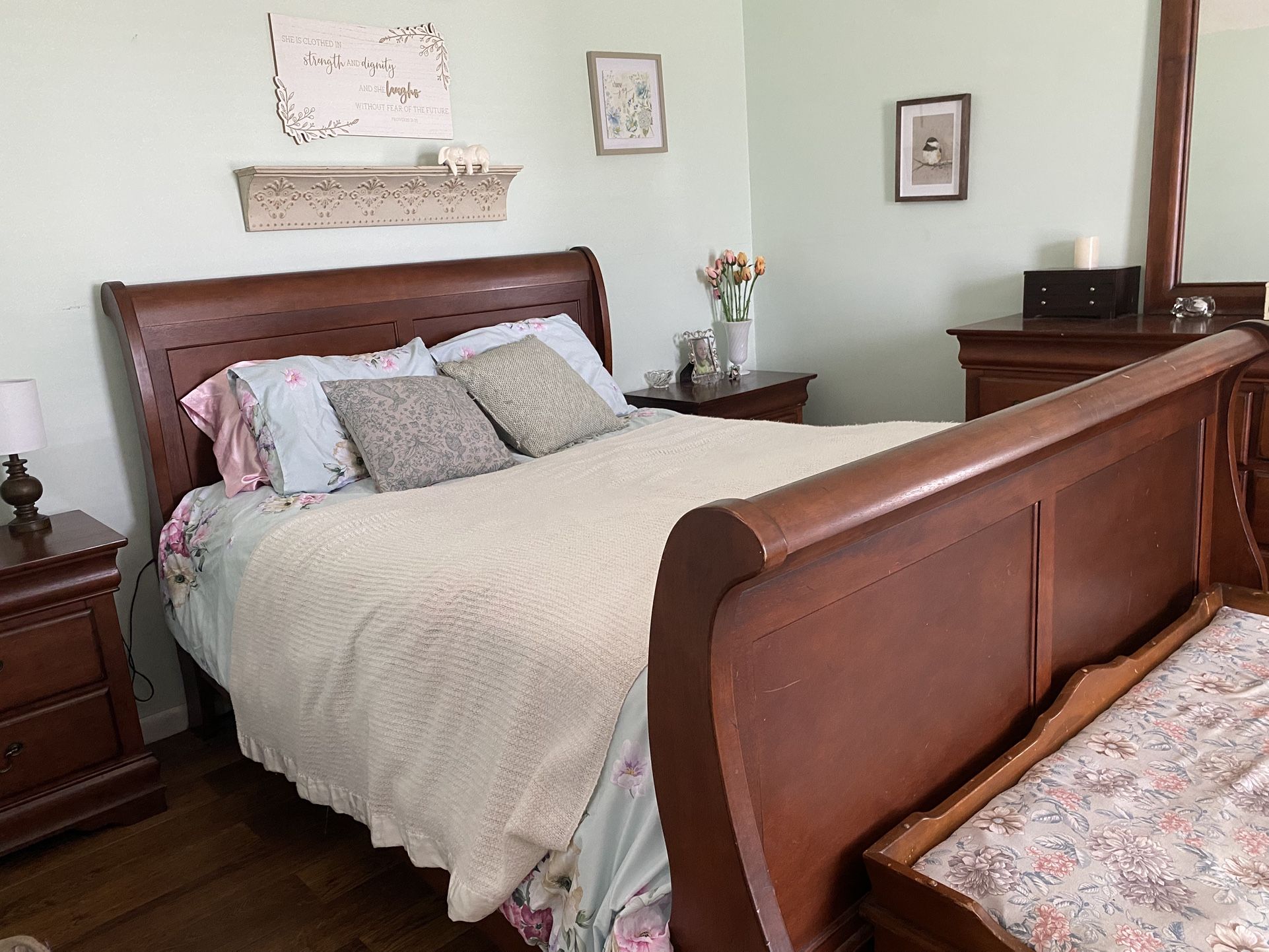 Queen Bedroom Set