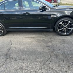 2014 Ford Taurus