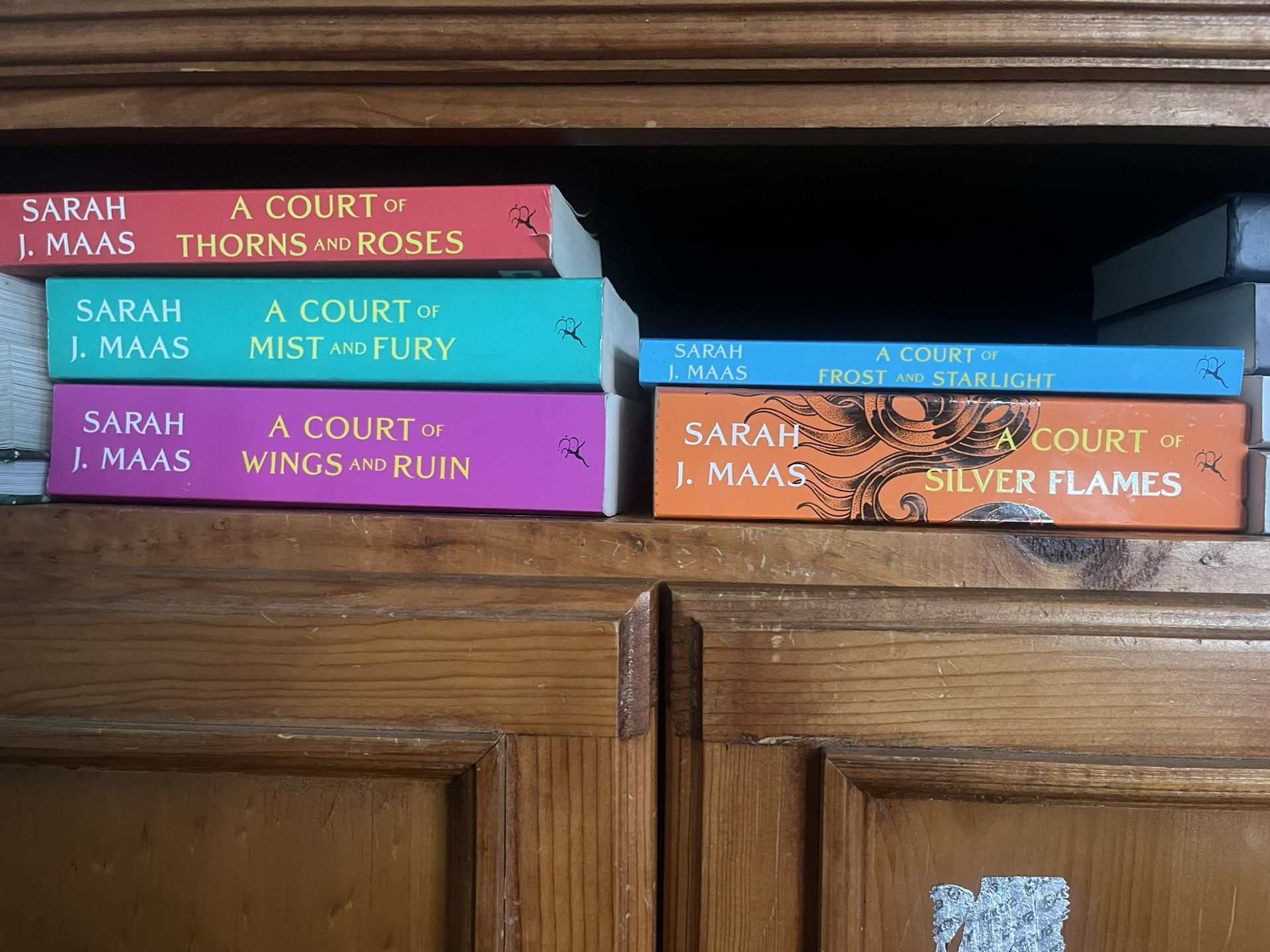 ACOTAR SERIES used and good conditions except two books have small tears