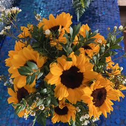 Fresh Sunflowers Arrangement 14 Total Sunflowers 