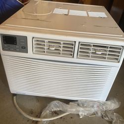 Air Conditioner . Like New 