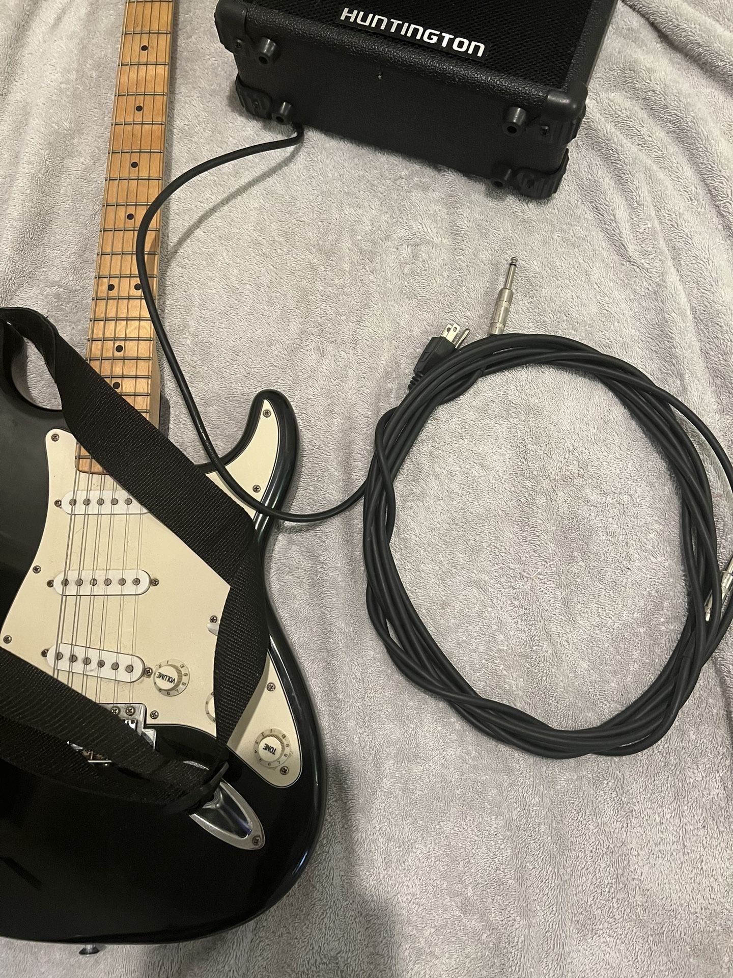 starcaster electric guitar with amp and strap