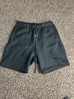 Black essential shorts