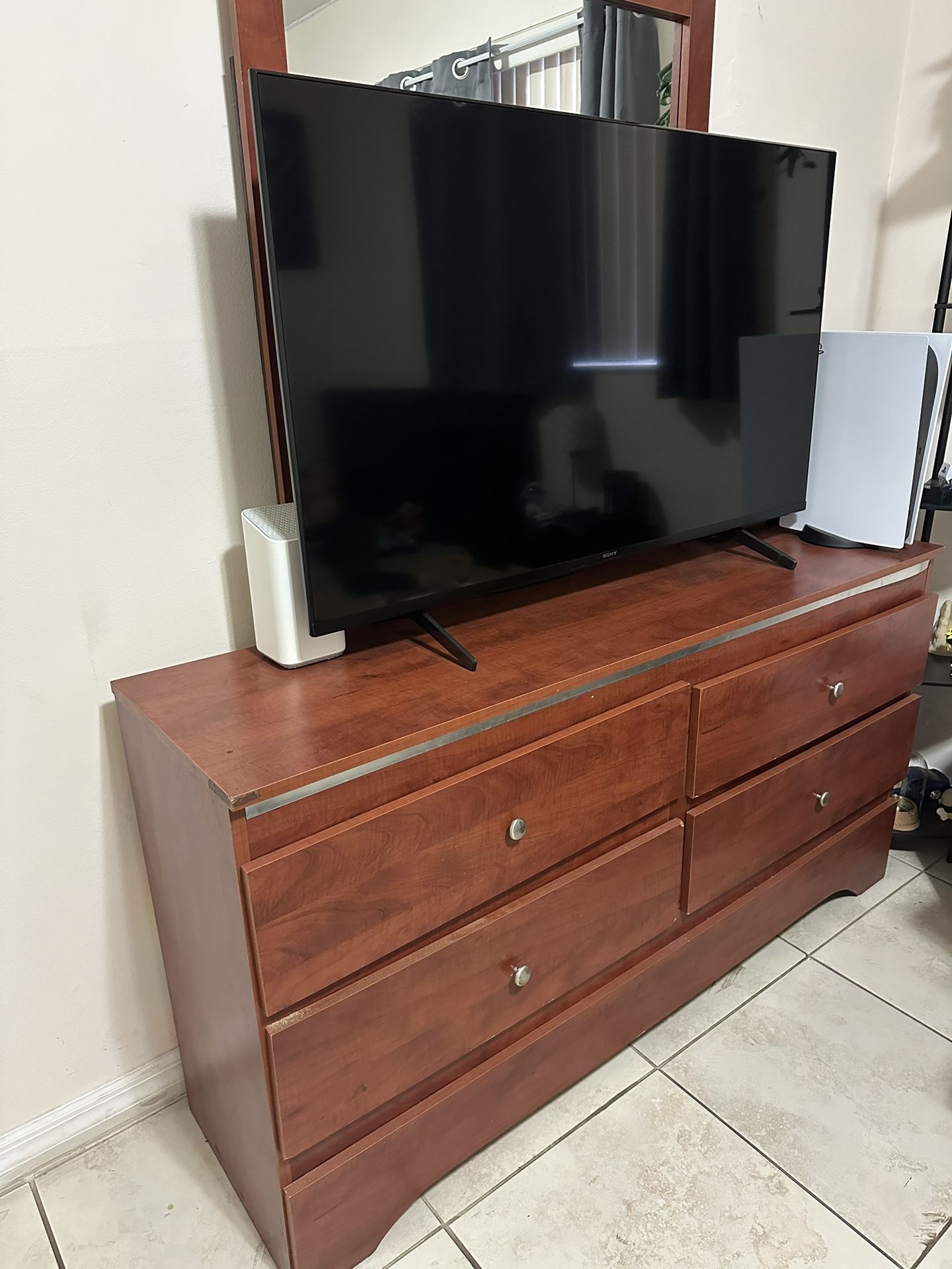 Wooden Dresser With Mirror 