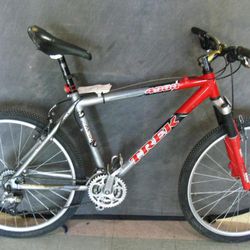 Trek 4300 mountain bike 29’ wheel size