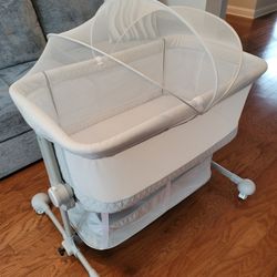 Baby Crib/Bassinet