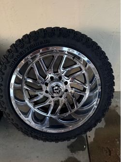 22x12 TIS Offroad Wheels 8x6.5 w/ 33x12.50R22 Tires - Ram 2500