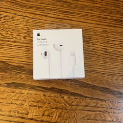 Apple EarPods with lightning cord connection New In Box 