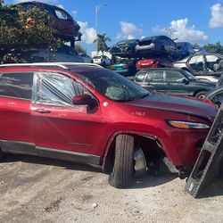 For Parts 2014 Jeep Cherokee 4 X 4 