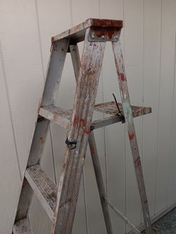 6 ft. aluminum ladder