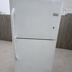 Frigidaire Refrigerator – Works Great – $175  Clean Frigidaire top-freezer.