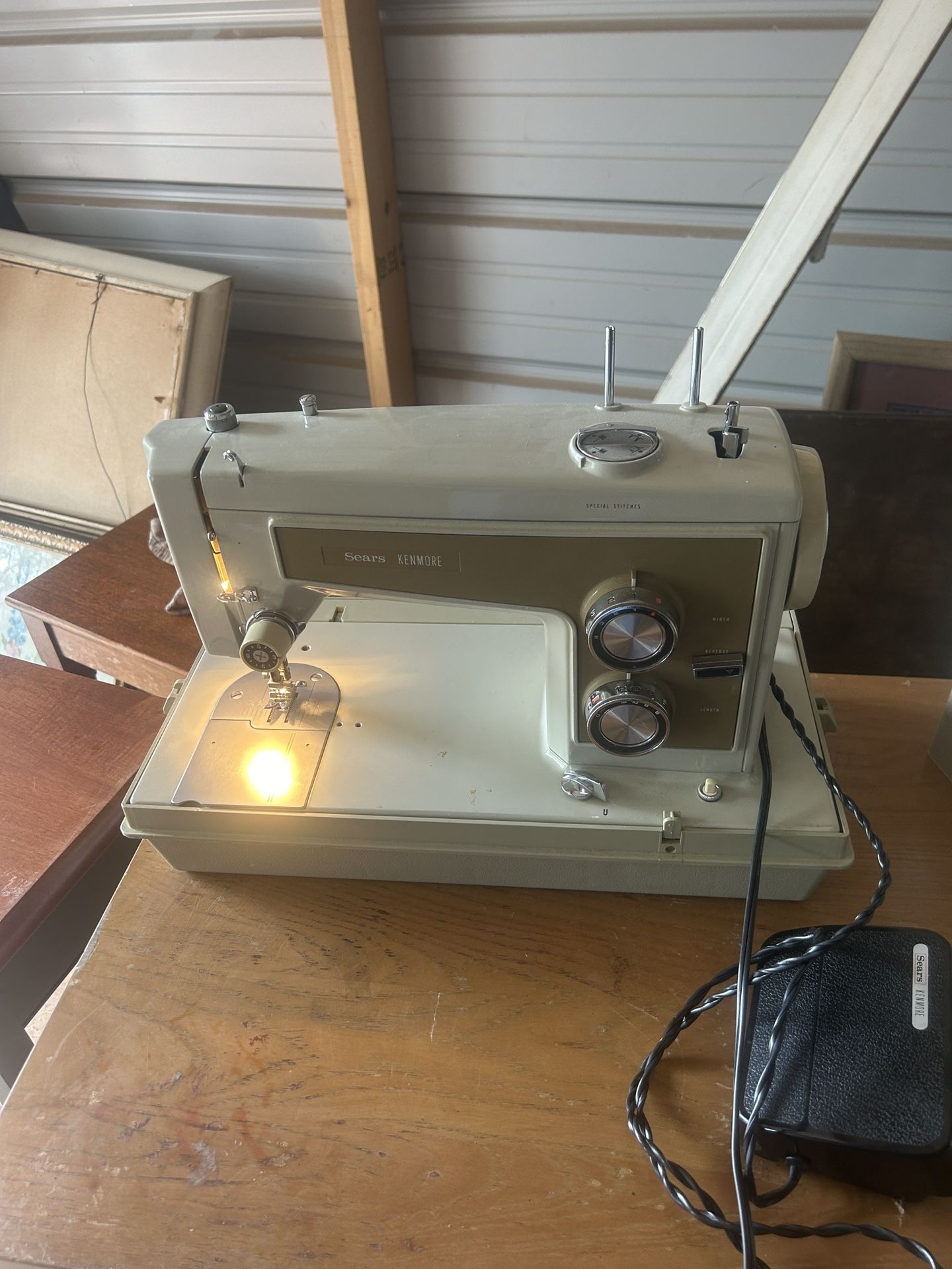 Old Working Singer sewing Machine 