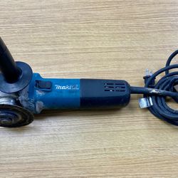Makita 9557NB 4-1/2" Angle Grinder