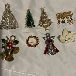 Christmas Brooches (8 Pieces)