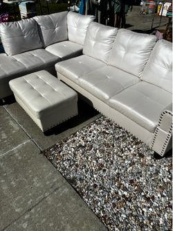 Sectional couch with ottoman
