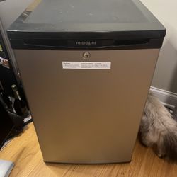 Frigidaire 4.4 Cu. Ft. Mini Fridge compact  Refrigerator 