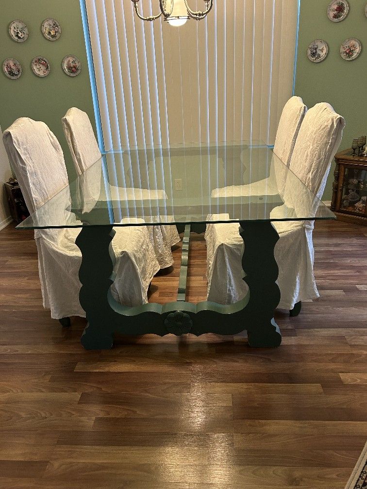 Dining Room Table With 4 Chairs