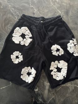 M- DENIM TEAR SHORTS