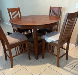 Kitchen table with 4 chair