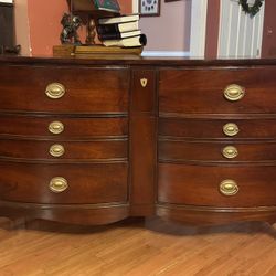 Beautiful Vintage Dixie Dresser 