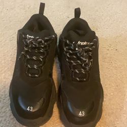 Balenciaga Triple S Black Sneakers Size 43 (US 10) – Good Condition