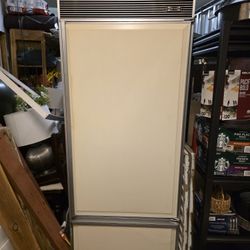 Sub-Zero Refrigerator 