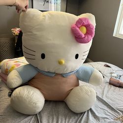 Giant Hello Kitty 