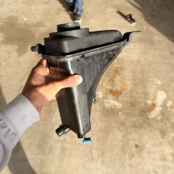 n52 coolant expansion tank