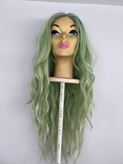 Beautiful ombré green wig ✅