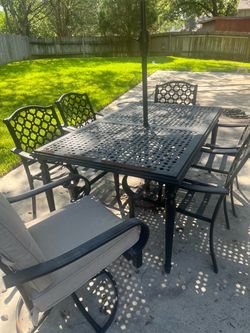 Outdoor table and 6 chairs - 40W x 64L