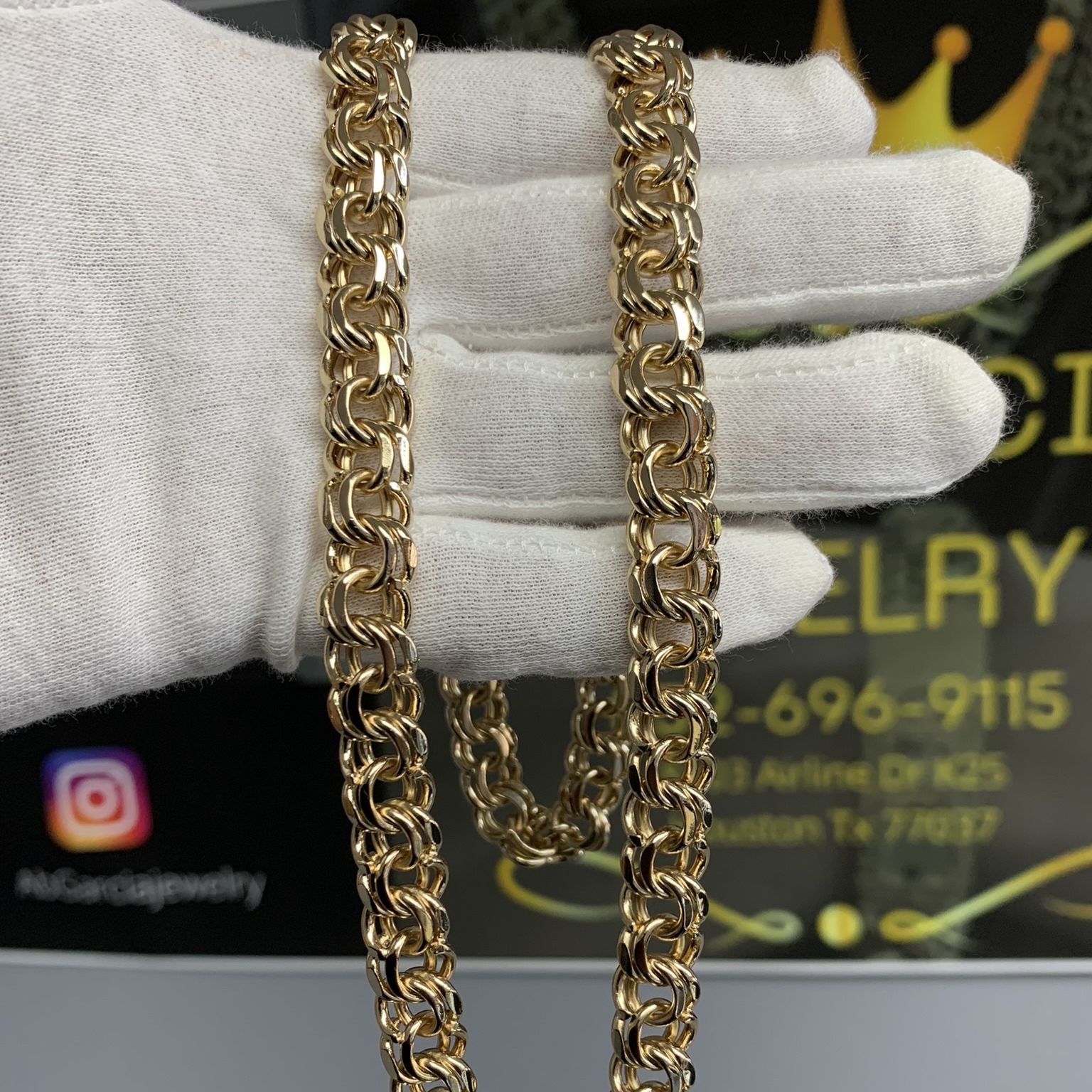 Louis Vuitton Chain Link Patches Necklace! for Sale in Conroe, TX - OfferUp